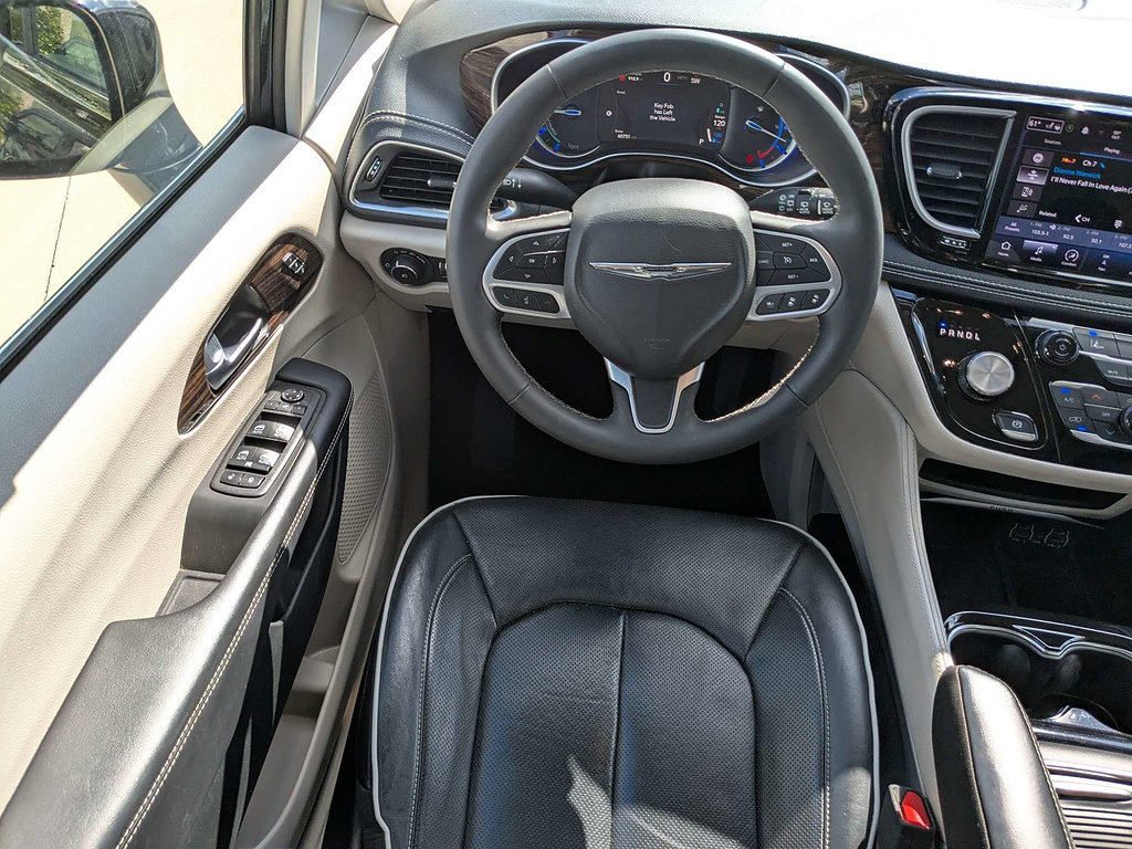 Certified 2023 Chrysler Pacifica Limited FWD image 18