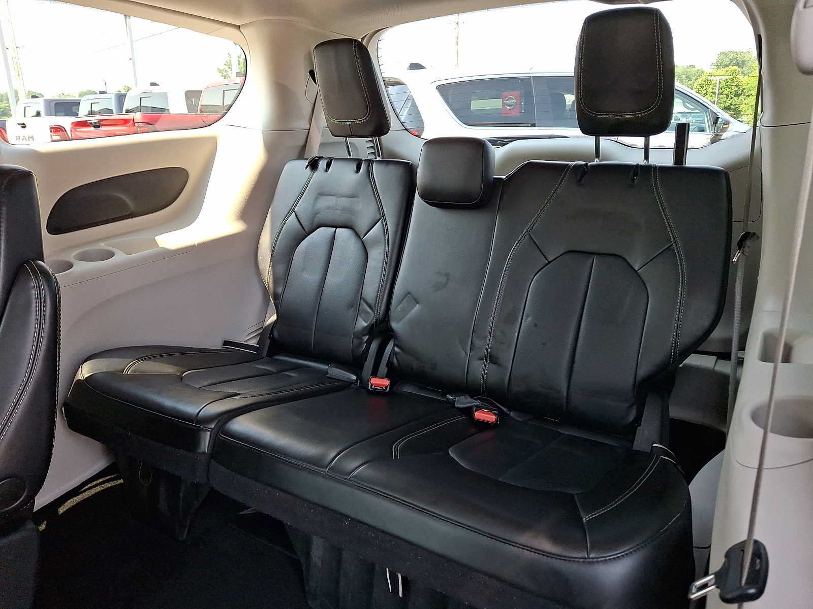 Certified 2023 Chrysler Pacifica Touring-L FWD image 10