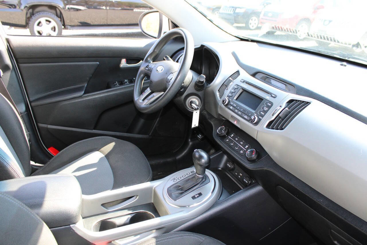 Used 2016 Kia Sportage LX image 12