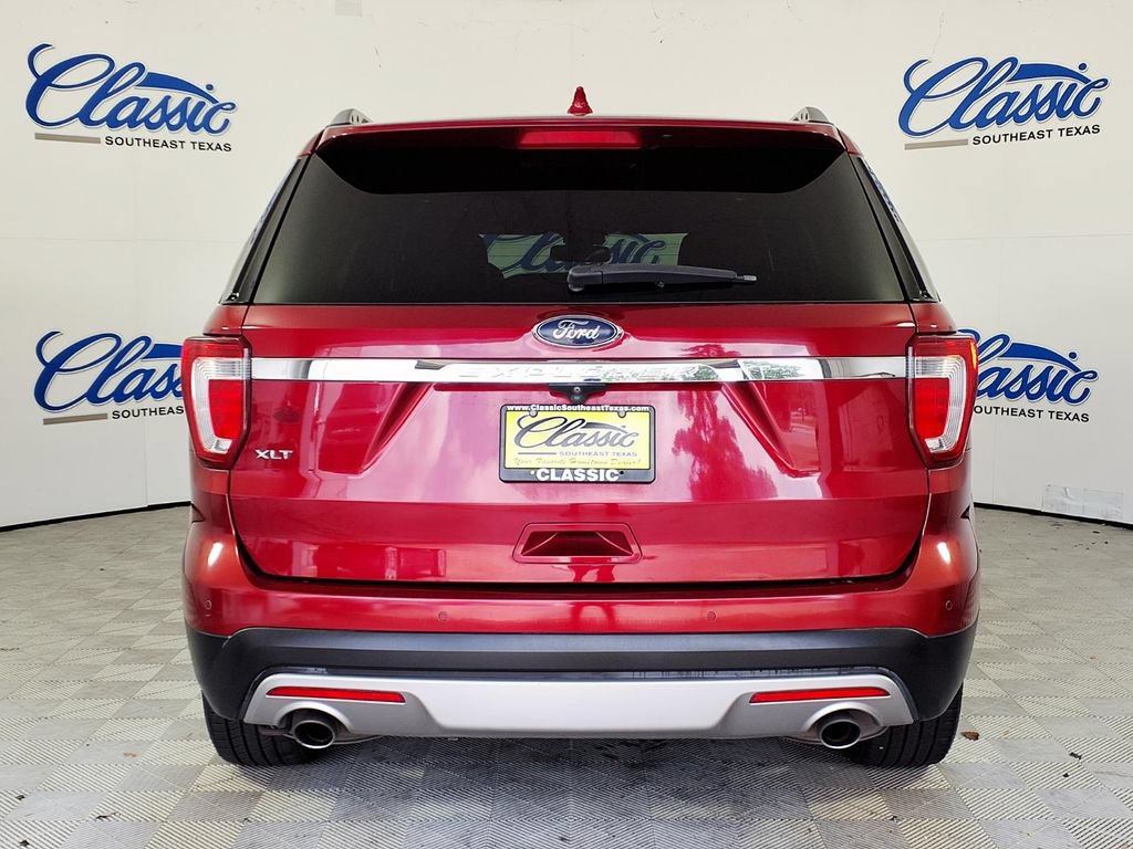 Used 2017 Ford Explorer XLT w/ Equipment Group 202A FWD image 4