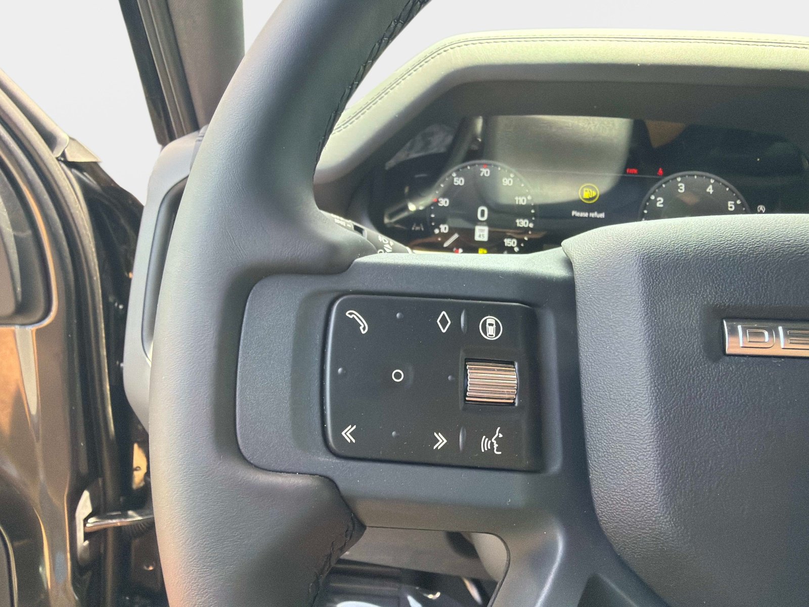New 2026 Land Rover Defender 130 X-Dynamic SE AWD/4WD image 28