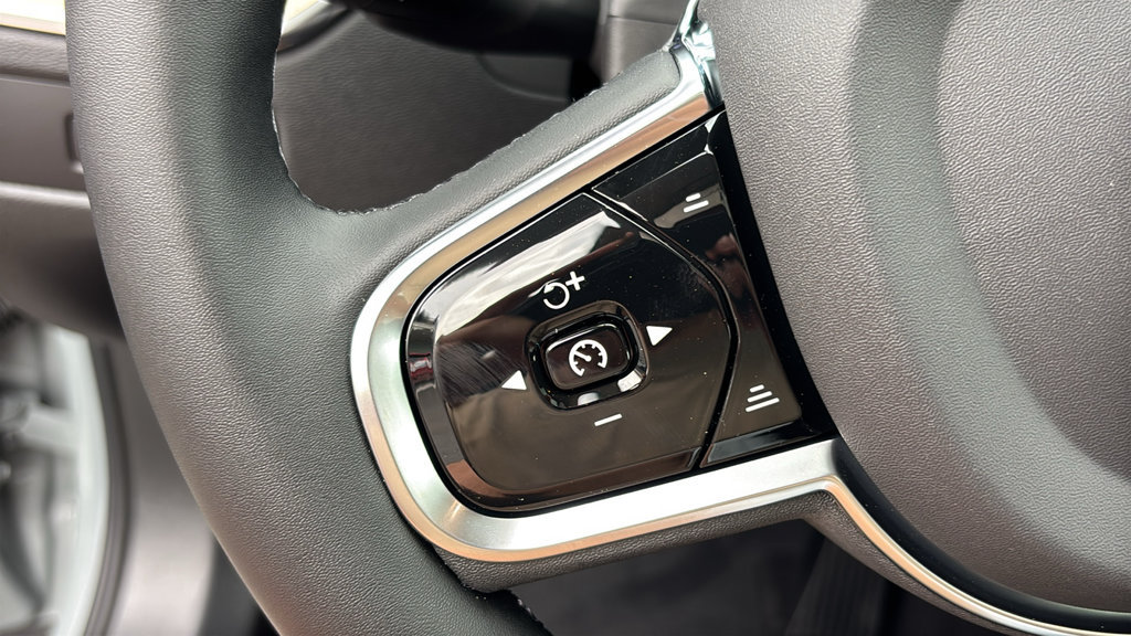 New 2027 Volvo XC60 B5 Plus AWD/4WD image 17