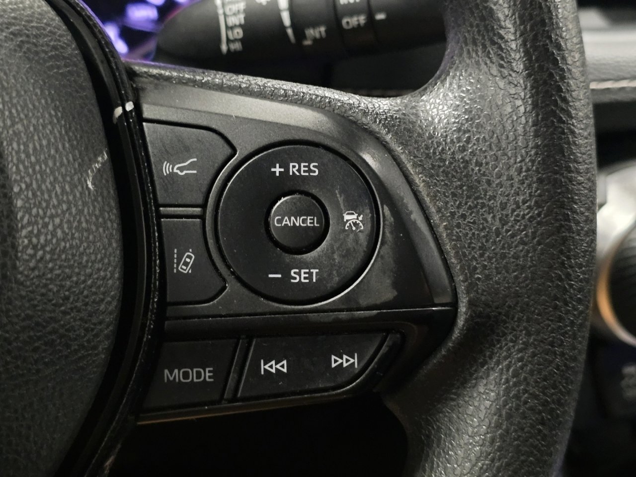 Used 2021 Toyota RAV4 XLE image 28