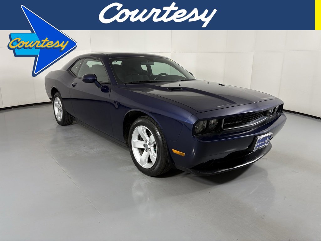 Used 2014 Dodge Challenger SXT image 1