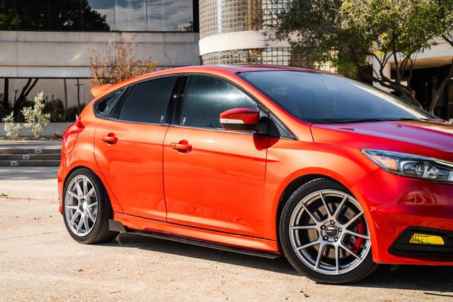 Used 2018 Ford Focus ST w/ Equipment Group 401A image 37
