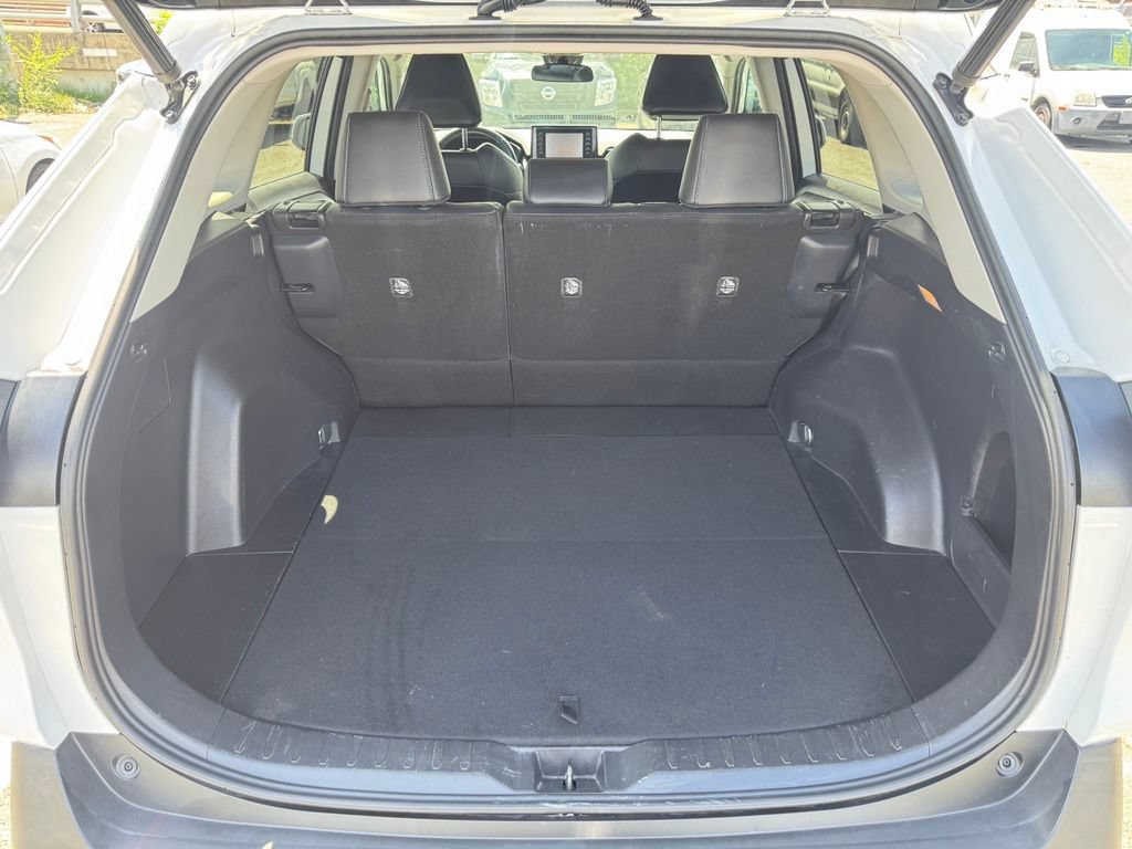 Used 2019 Toyota RAV4 XLE Premium FWD image 9