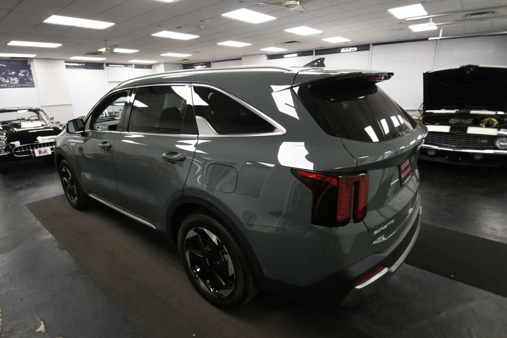 Used 2025 Kia Sorento EX AWD/4WD image 6