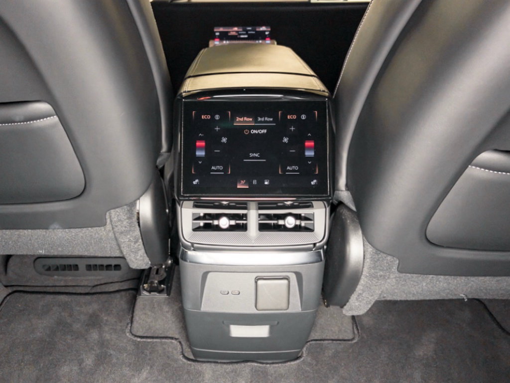 Used 2026 Cadillac Vistiq Sport AWD/4WD image 21