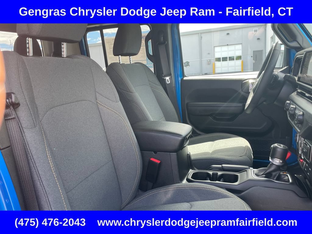 Certified 2025 Jeep Gladiator Sport AWD/4WD image 16