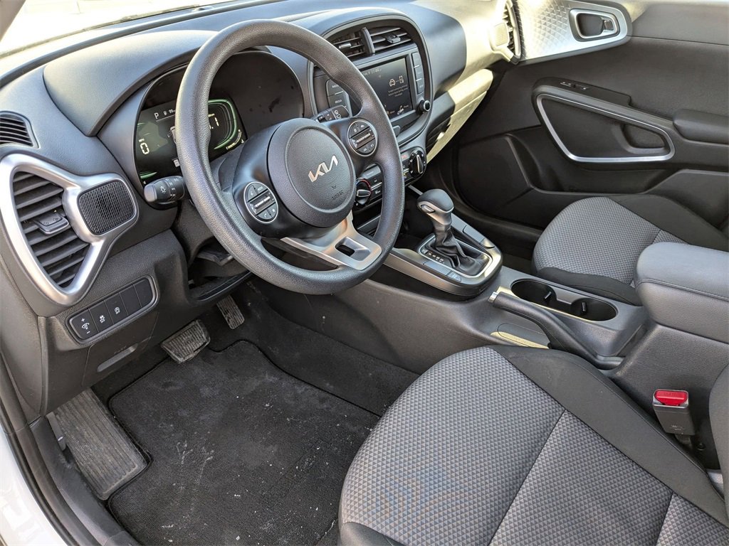 Used 2024 Kia Soul LX w/ Option Group 015 image 17