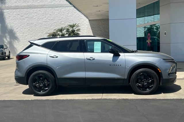 Used 2023 Chevrolet Blazer LT w/ Midnight/Sport Edition FWD image 3