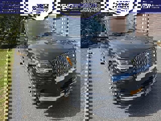 Used 2023 Lincoln Navigator Reserve image 1