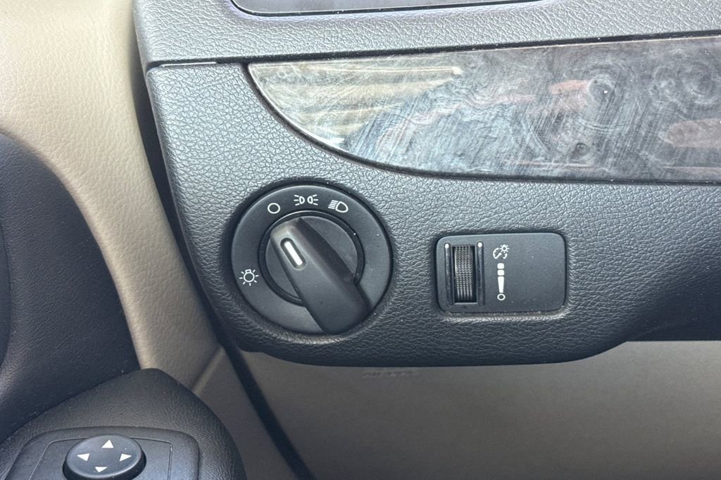 Used 2018 Dodge Grand Caravan SE w/ UConnect Hands-Free Group image 36