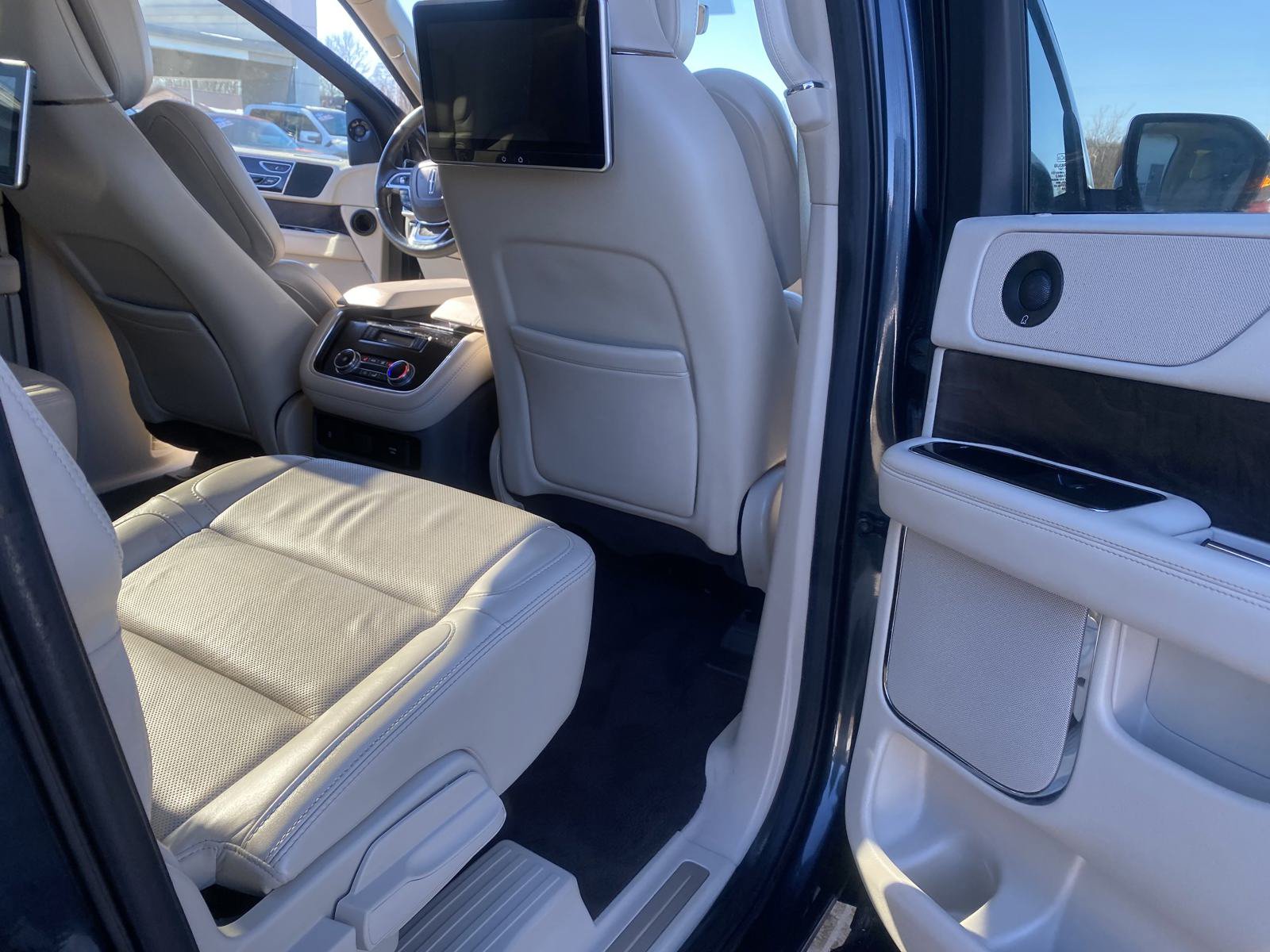 Used 2021 Lincoln Navigator L Reserve AWD/4WD image 10