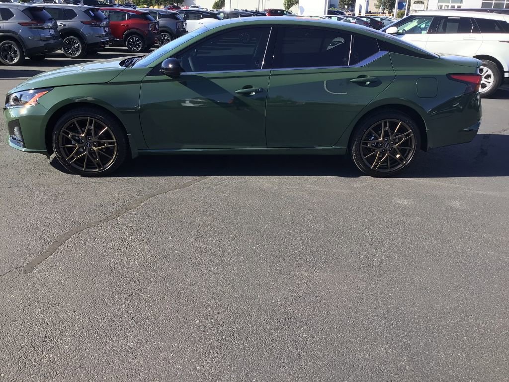 New 2025 Nissan Altima 2.5 SR w/ SR Premium Package image 3