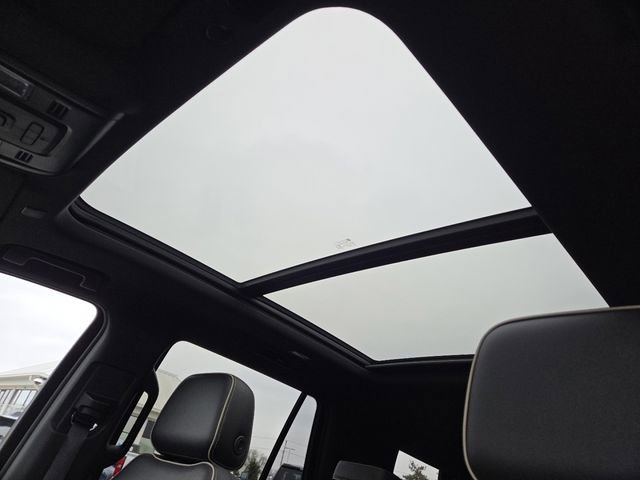 Used 2021 Chevrolet Tahoe Premier w/ Premium Package image 3