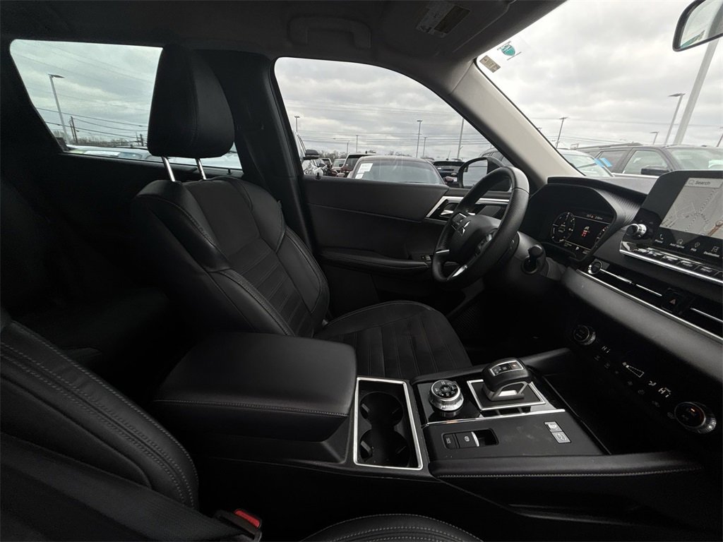Used 2023 Mitsubishi Outlander SE image 15