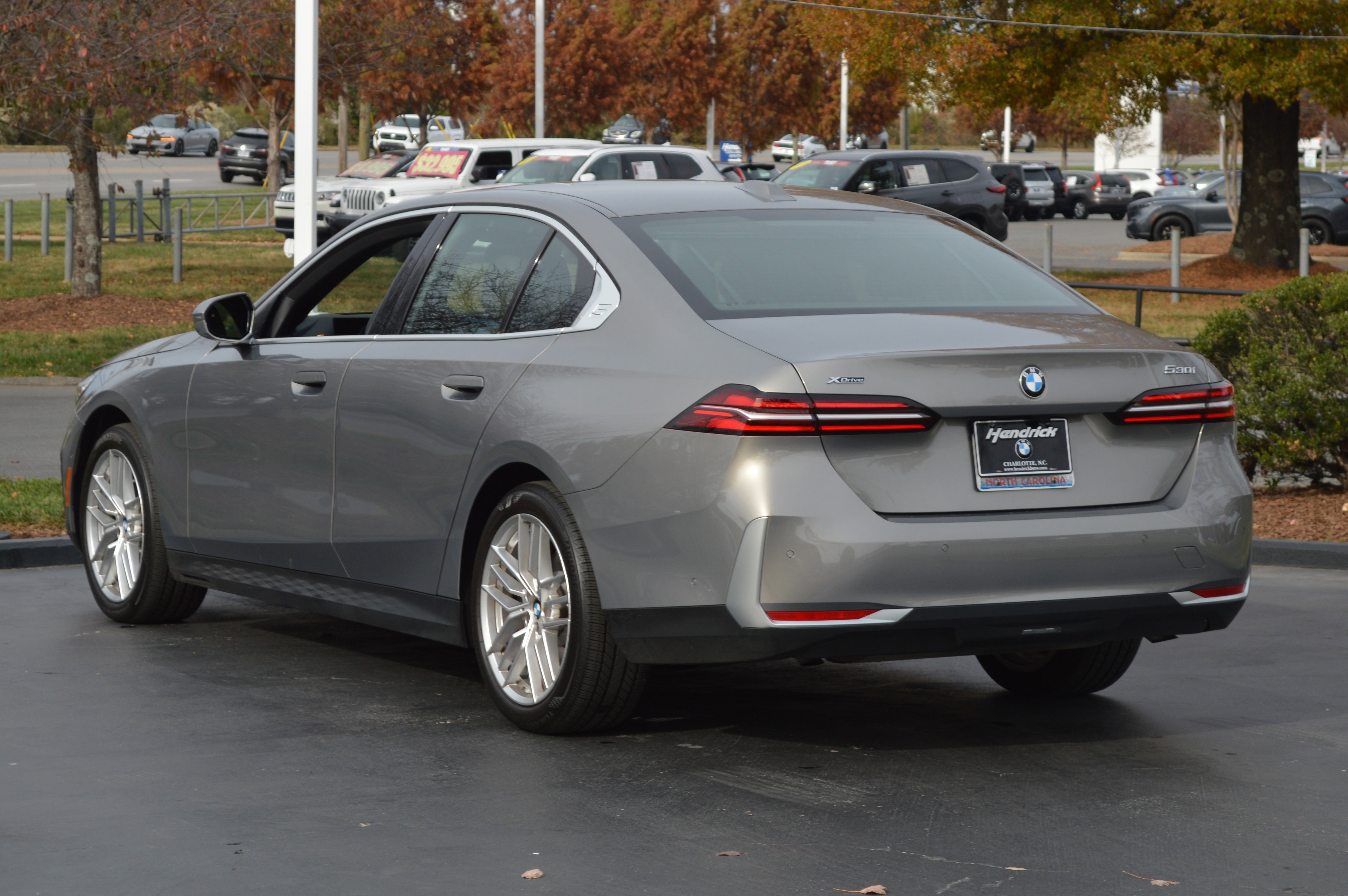 Used 2025 BMW 530i xDrive w/ Premium Package image 9