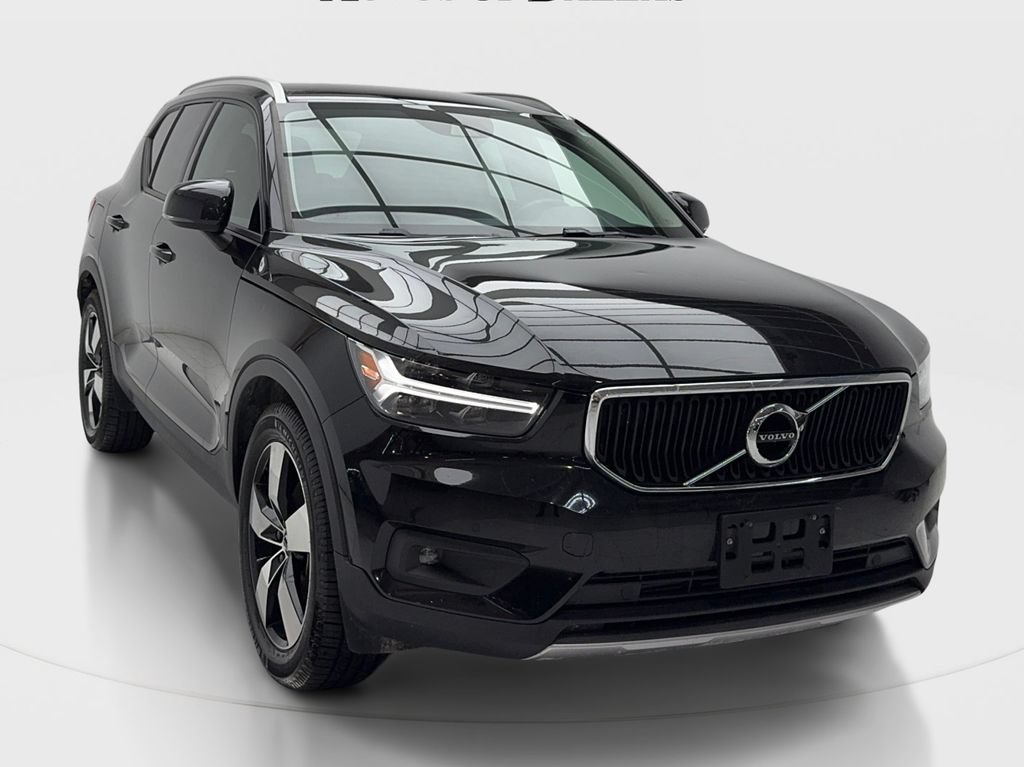 Used 2021 Volvo XC40 T5 Momentum w/ Premium Package AWD/4WD image 2