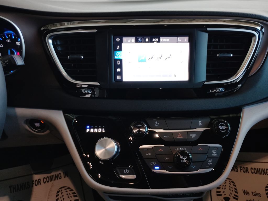 Used 2023 Chrysler Voyager LX FWD image 37