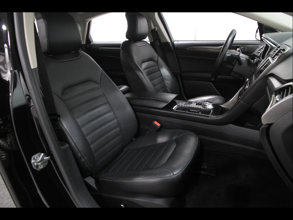 Used 2017 Ford Fusion SE w/ Fusion SE Technology Package FWD image 18