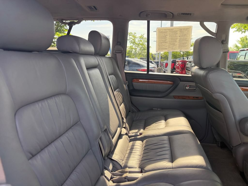 Used 2004 Lexus LX 470 4WD w/ Preferred Accessory Pkg image 37