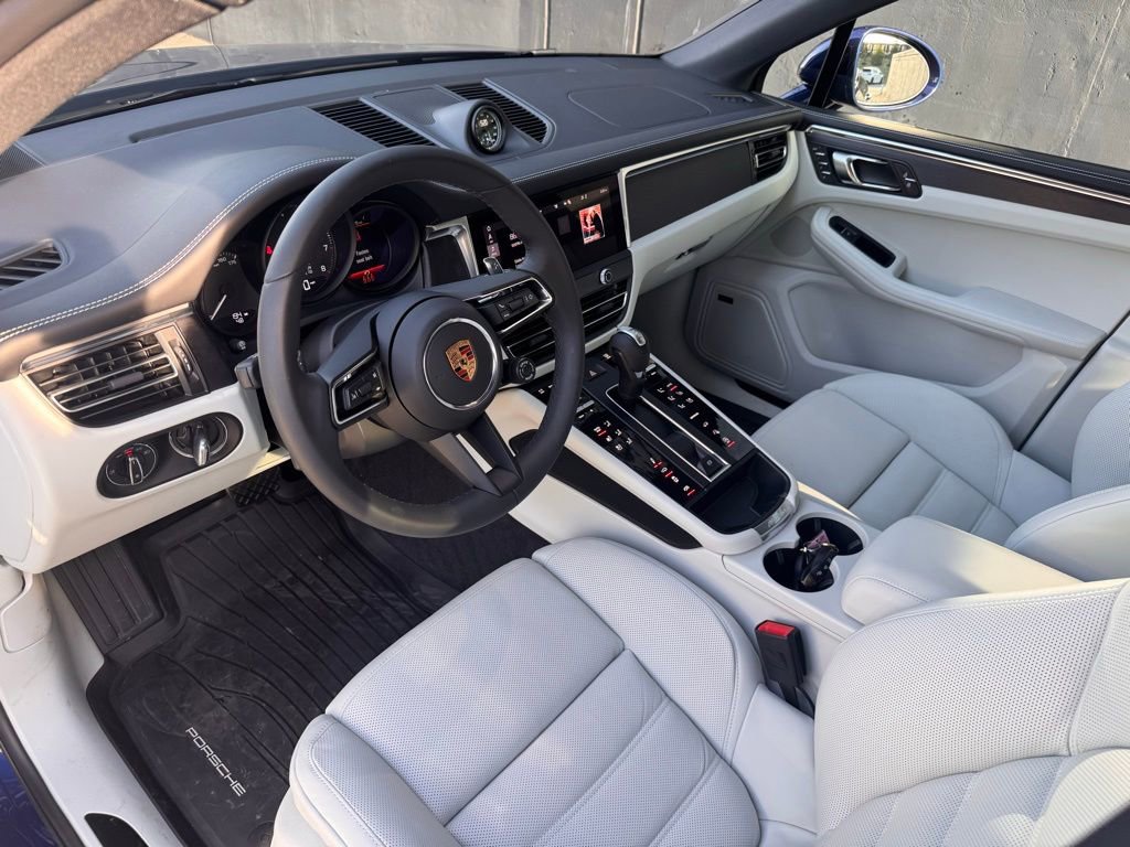 Certified 2026 Porsche Macan GTS image 4