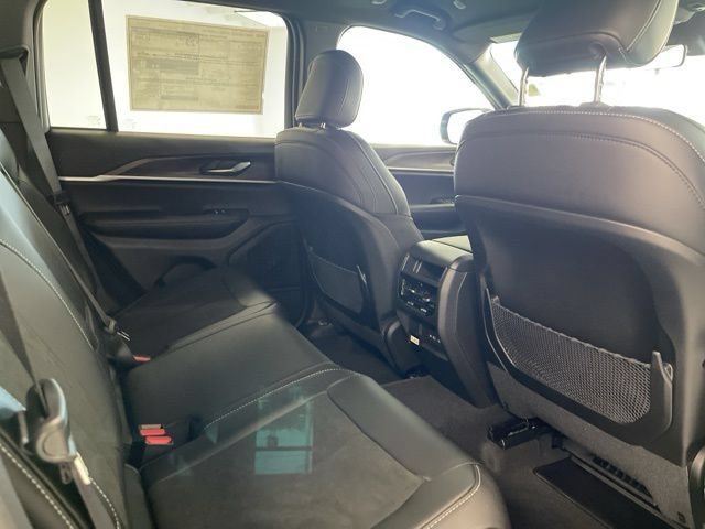 New 2026 Jeep Grand Cherokee Altitude AWD/4WD image 27