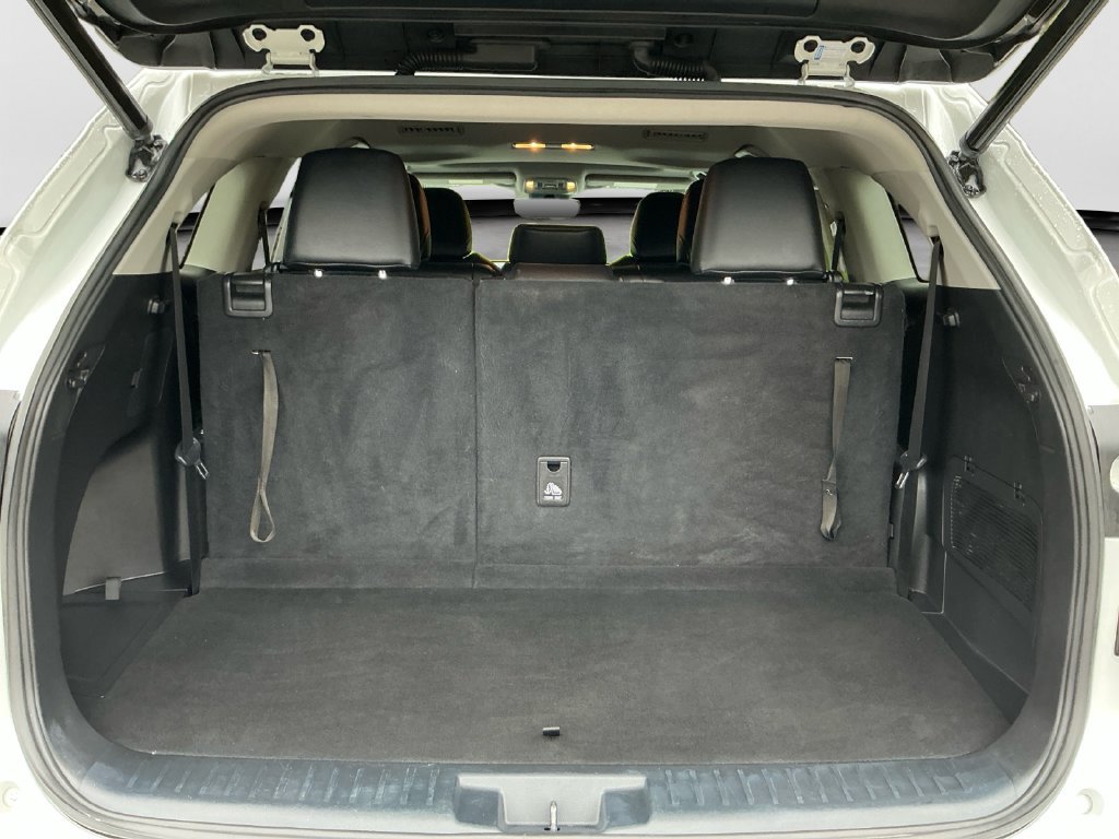 Used 2022 Toyota Highlander XLE AWD/4WD image 17