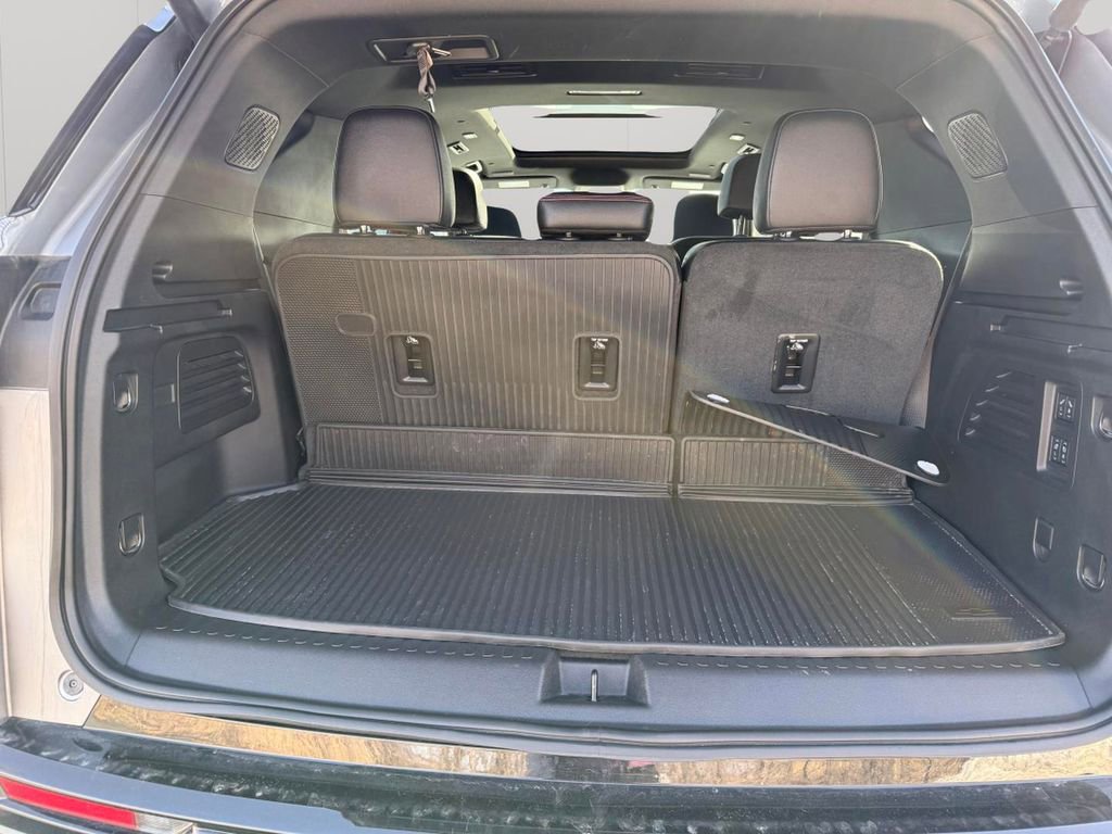 Used 2025 Chevrolet Traverse RS AWD/4WD image 31