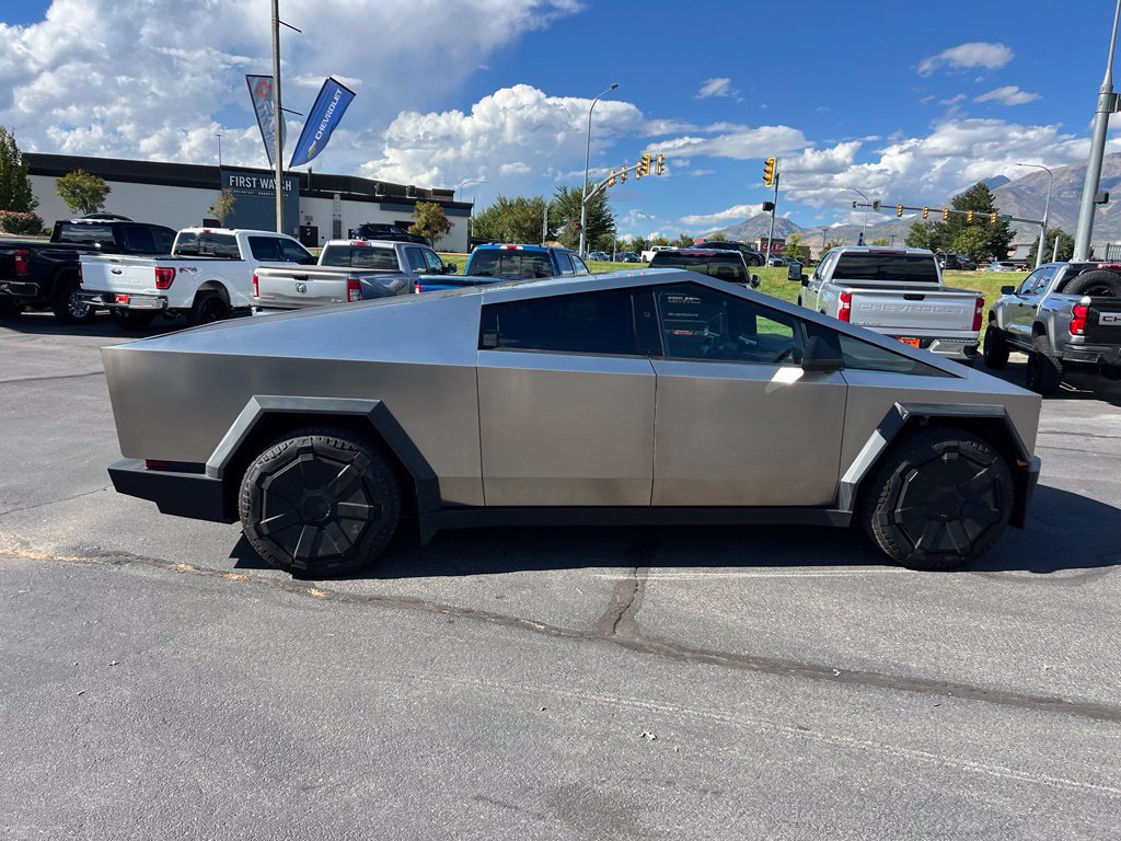 Used 2024 Tesla Cybertruck AWD Crew Cab image 6