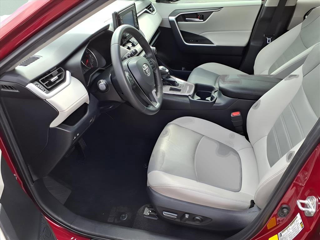 Used 2020 Toyota RAV4 XLE Premium image 14