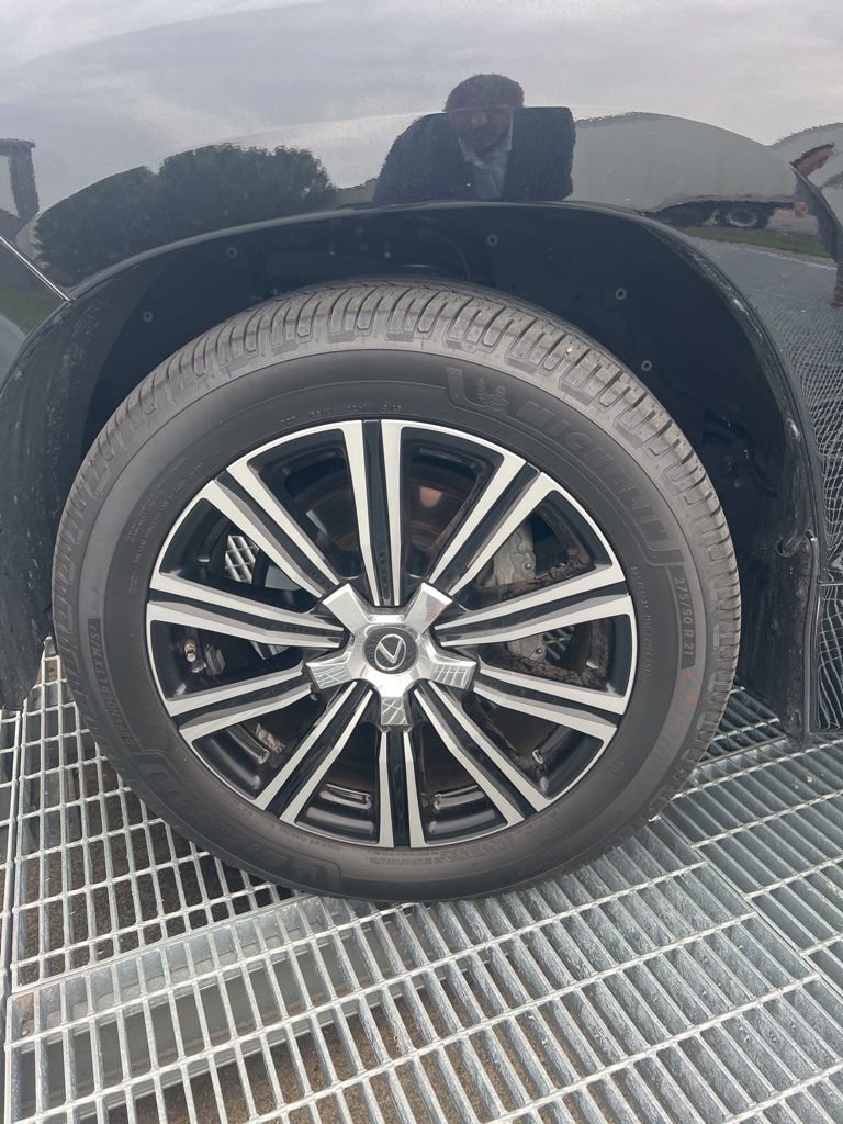 Used 2021 Lexus LX 570 4WD w/ Luxury Package image 4