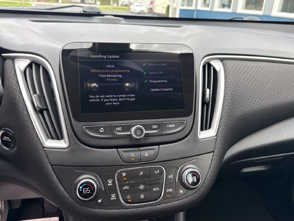 Used 2022 Chevrolet Malibu LT FWD image 20