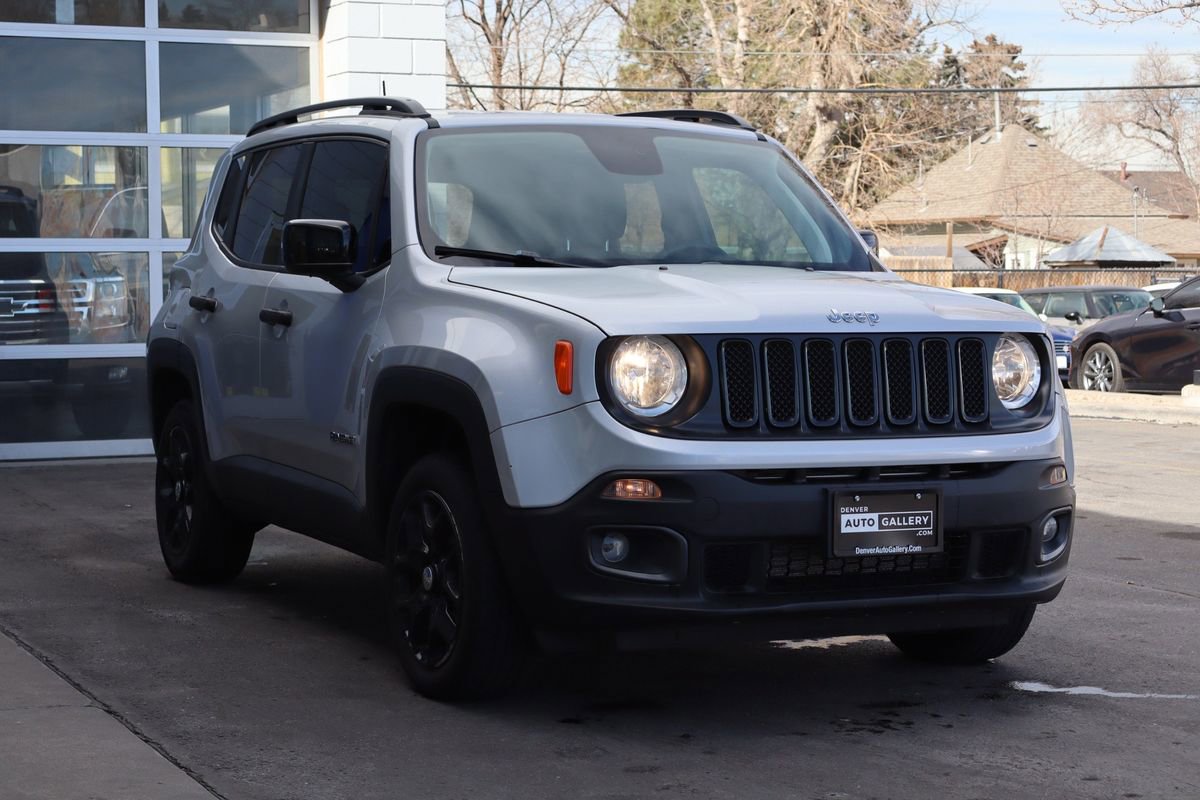 Used 2018 Jeep Renegade Latitude w/ Cold Weather Group AWD/4WD image 7
