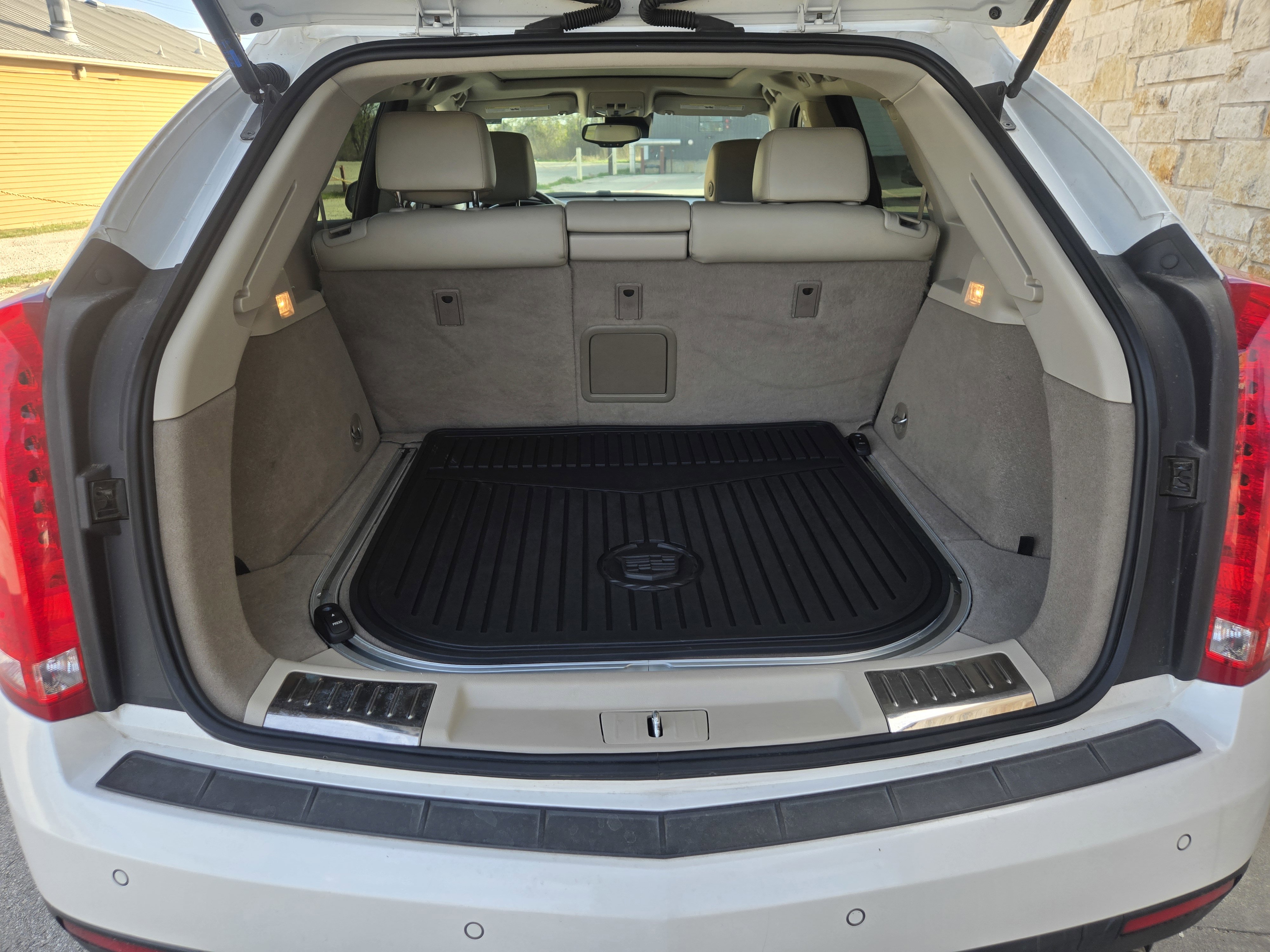 Used 2014 Cadillac SRX Luxury w/ Driver Awareness Package image 16