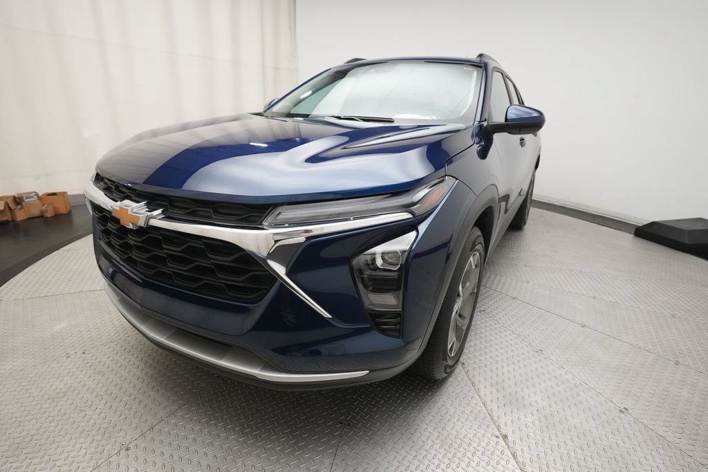 Used 2024 Chevrolet Trax LT w/ Driver Confidence Package FWD image 12