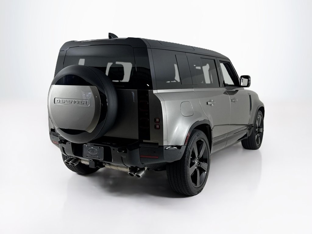 Used 2025 Land Rover Defender 110 X-Dynamic SE AWD/4WD image 5