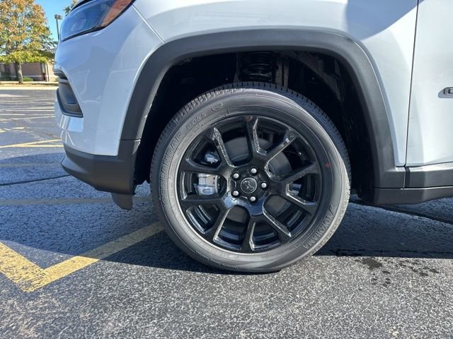 New 2026 Jeep Compass Latitude image 13