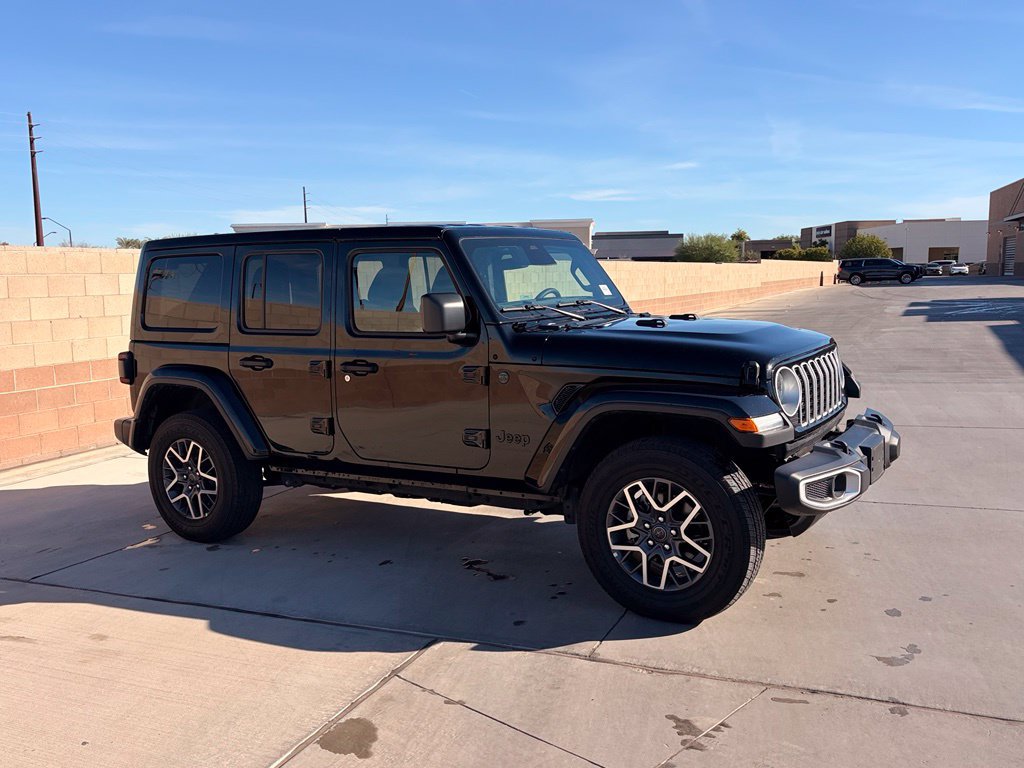 Used 2025 Jeep Wrangler Unlimited Sahara AWD/4WD image 5