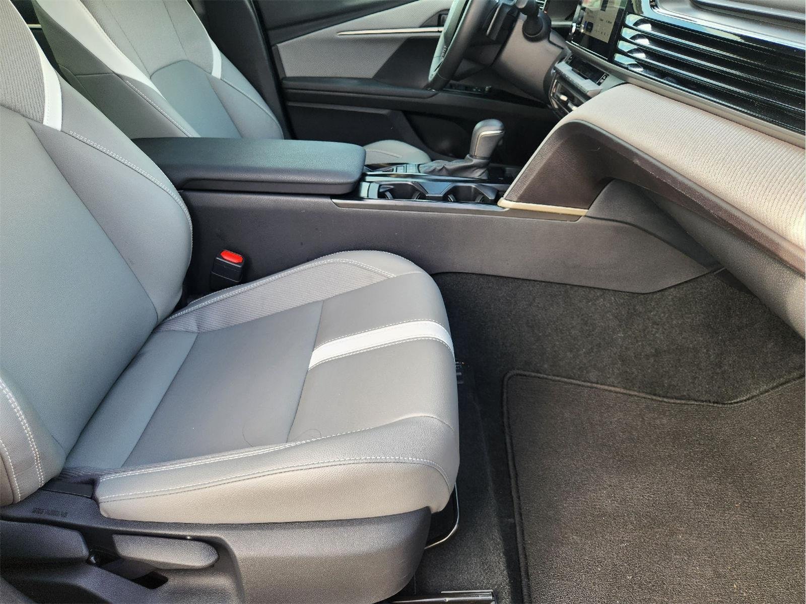 Used 2025 Toyota Camry SE w/ Convenience Package FWD image 14