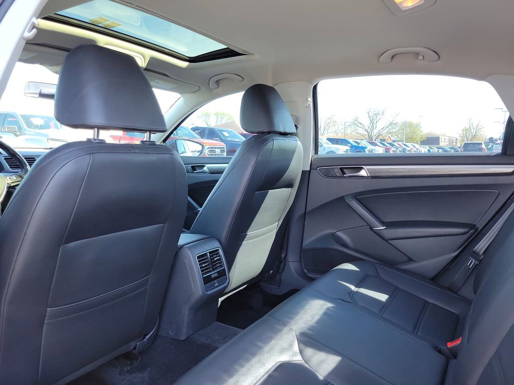 Used 2017 Volkswagen Passat 1.8T SE image 16