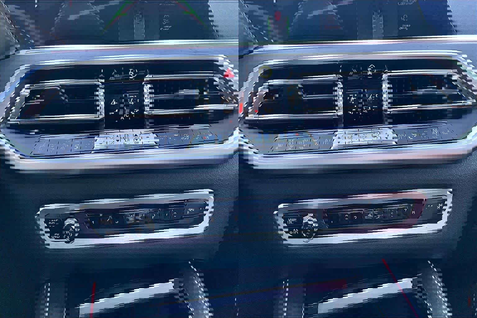 Used 2022 BMW X7 xDrive40i w/ M Sport Package image 40