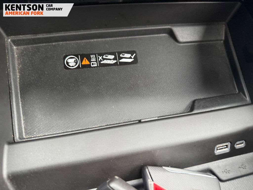 Used 2025 Chevrolet Suburban High Country image 27