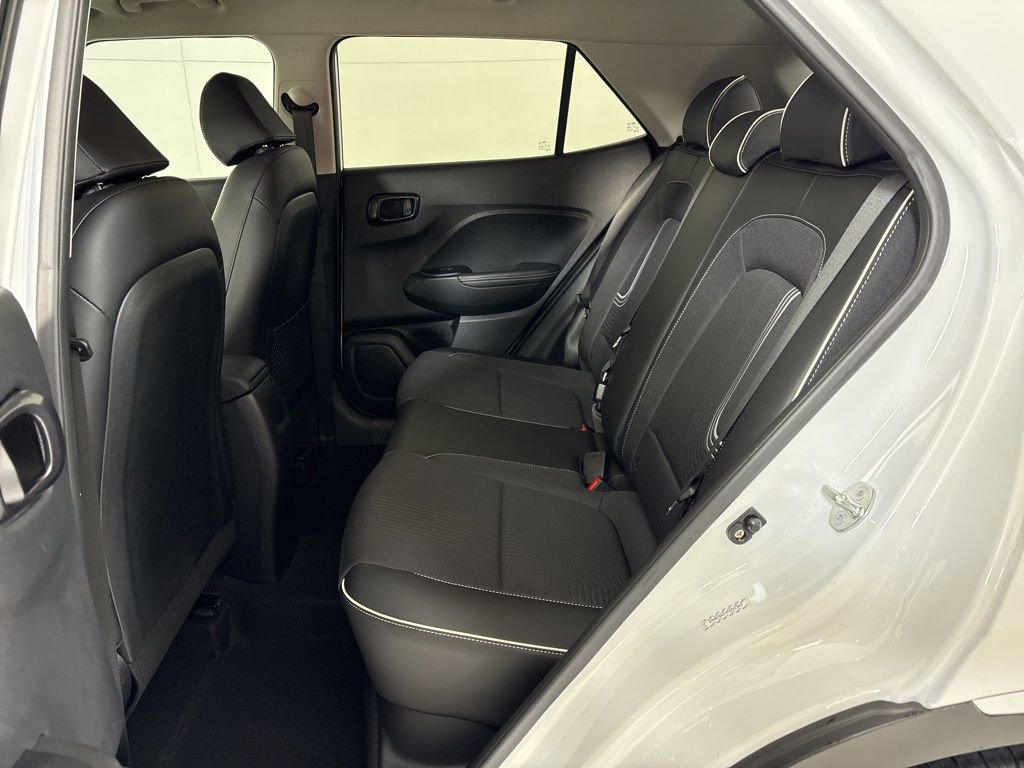 Used 2023 Hyundai Venue Limited w/ Cargo Package image 18