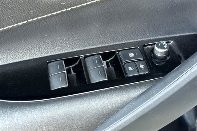 Used 2019 Toyota Corolla SE FWD image 11