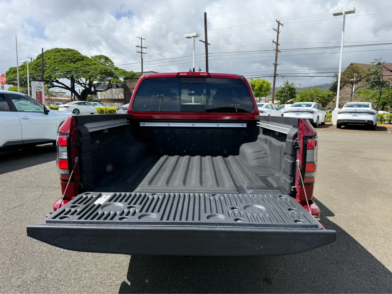 Used 2024 Nissan Frontier SL w/ Technology Package AWD/4WD image 11