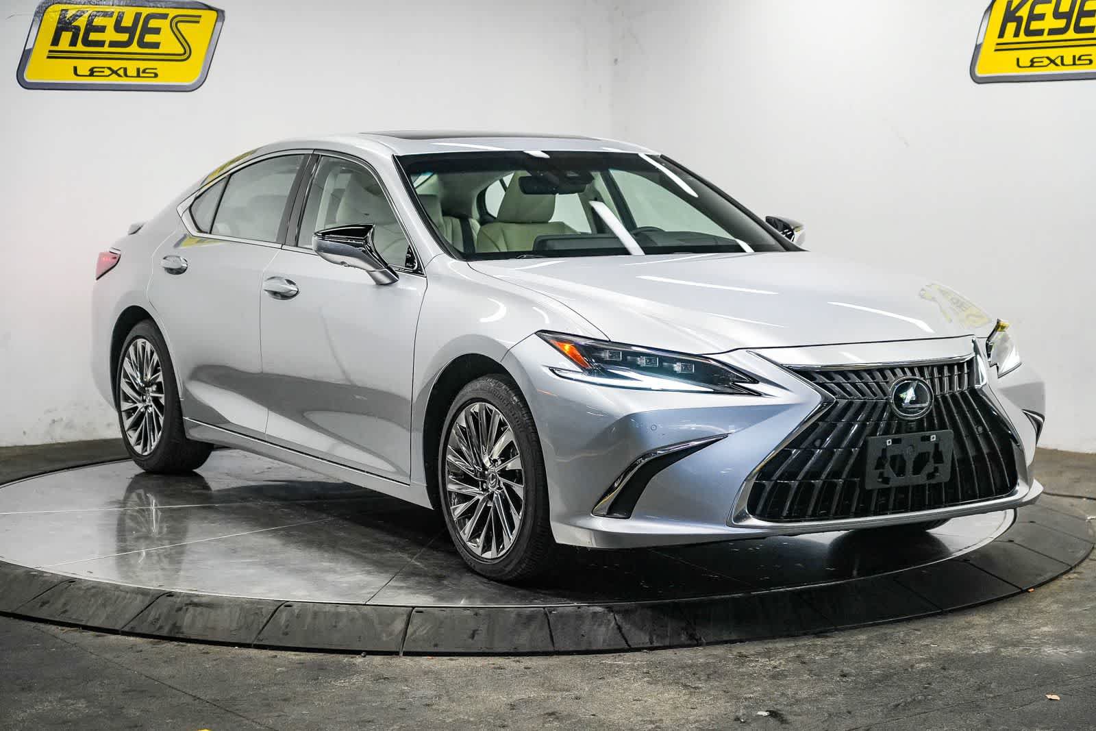 Used 2025 Lexus ES 300h w/ Accessory Package (Z2) FWD image 7