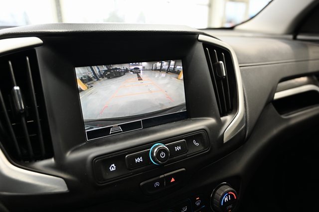 Used 2024 GMC Terrain SLE w/ Driver Convenience Package image 16