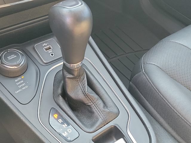 Used 2021 Jeep Cherokee Latitude Lux w/ Comfort/Convenience Group AWD/4WD image 21